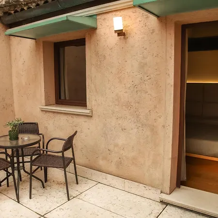 Oda ve Kahvaltı Ponte Dante 4*
